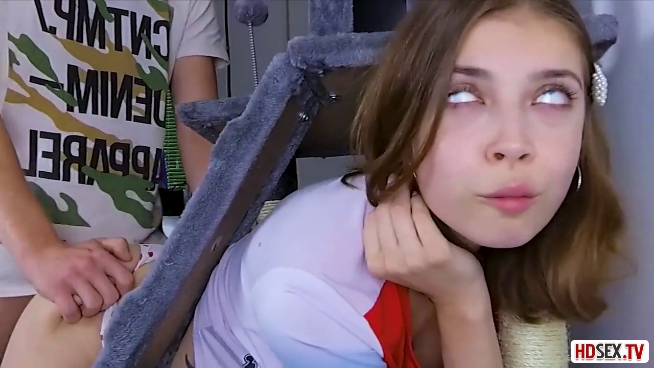 Beautiful chick with blue eyes got fucked from the back, in the middle of the day